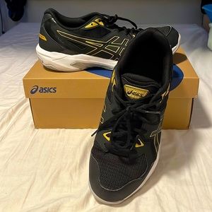 ASICS size 10 Men’s Volleyball Shoes